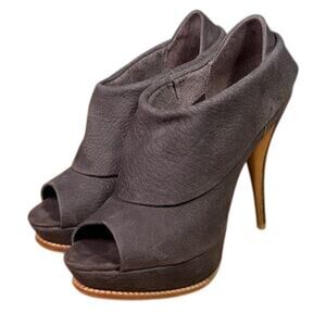 Shutz 7 B slouchy brown damarius suede platform bootie peep toe business chic